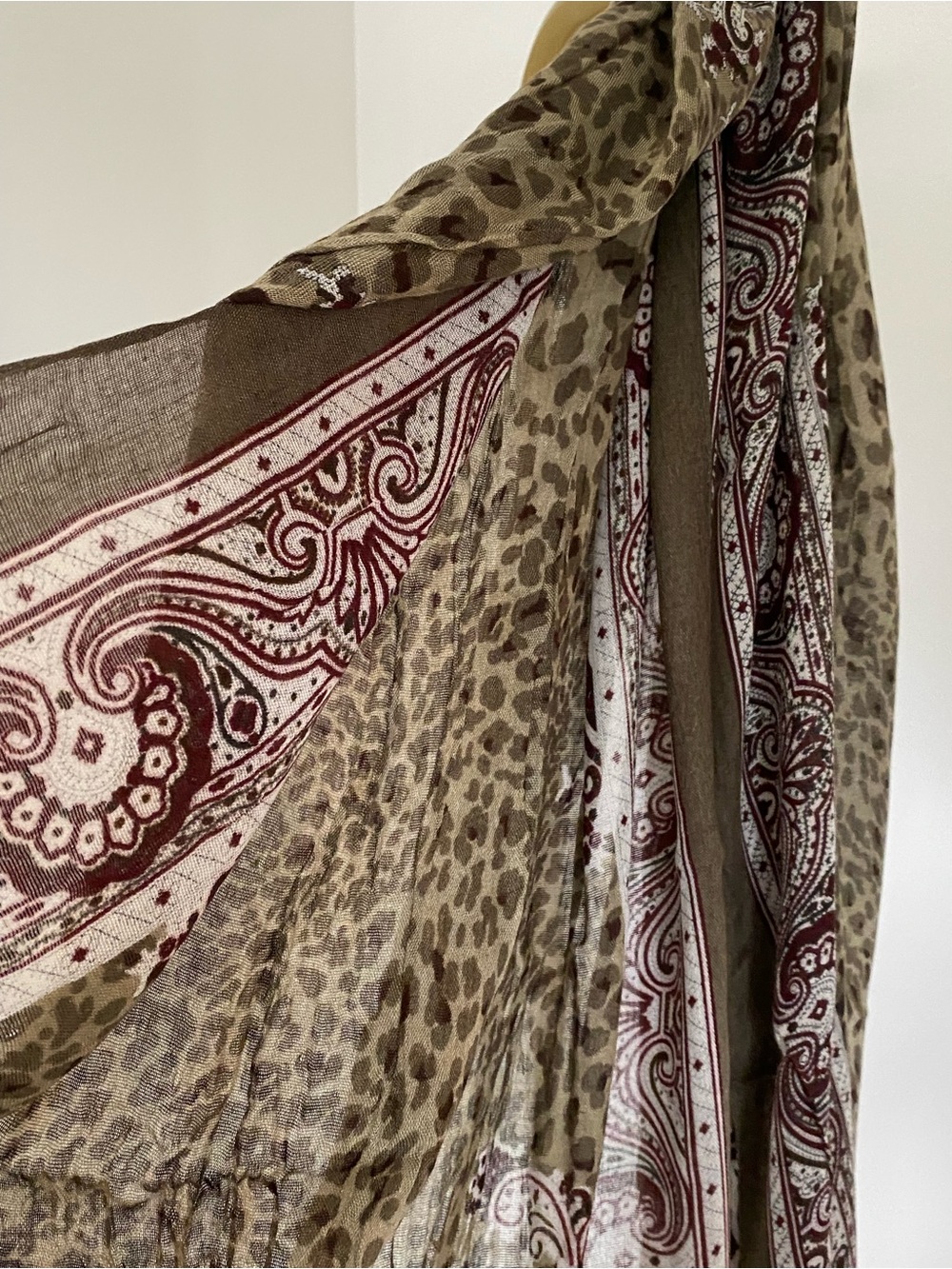 Massimo Dutti Leopard Paisley Print Lightweight Scarf - Picture 9 of 11